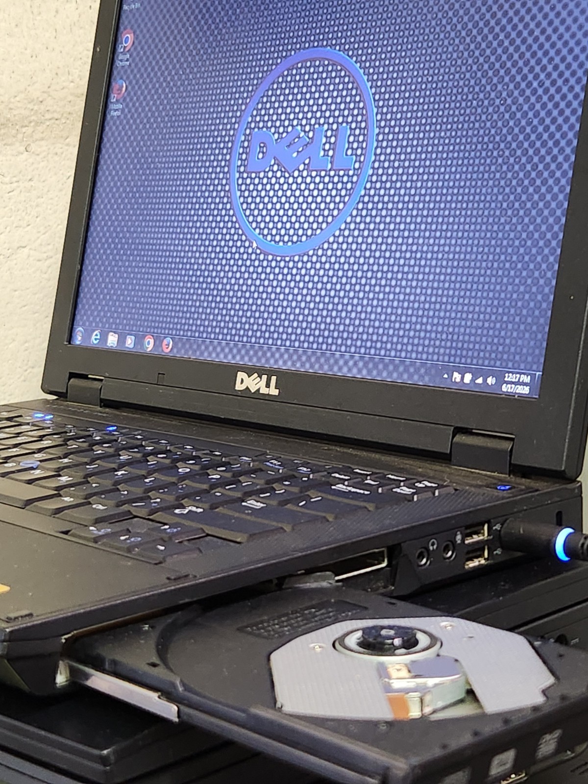 Dell Latitude E5400/C2D/2GB/120GB HD/Wi-Fi/ DVD/Win 7 Ultimate/Extended Battery