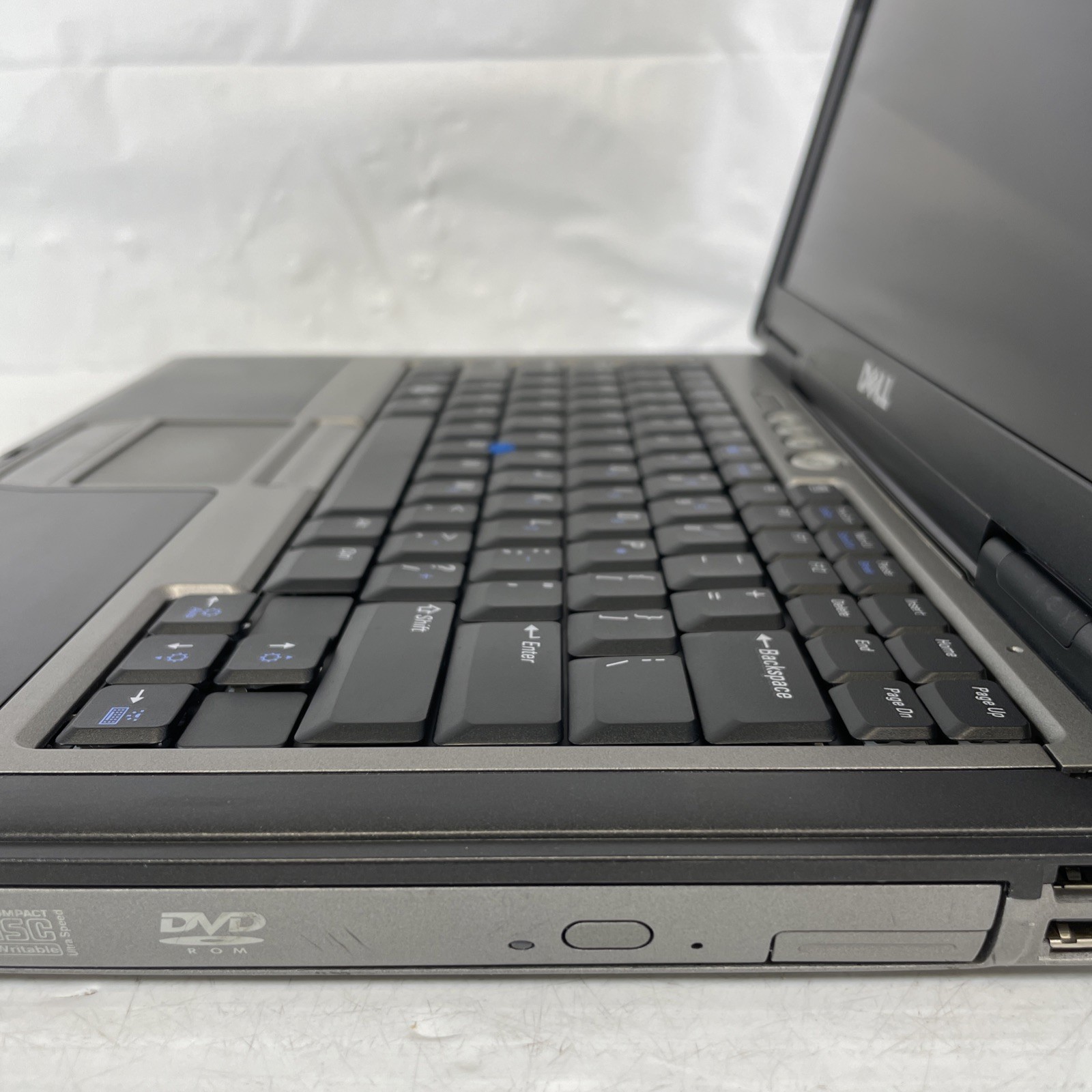 Retro Dell Latitude D630 14.1″ Laptop Intel C2D 2GHz 2GB RAM 80GB HDD WinXP