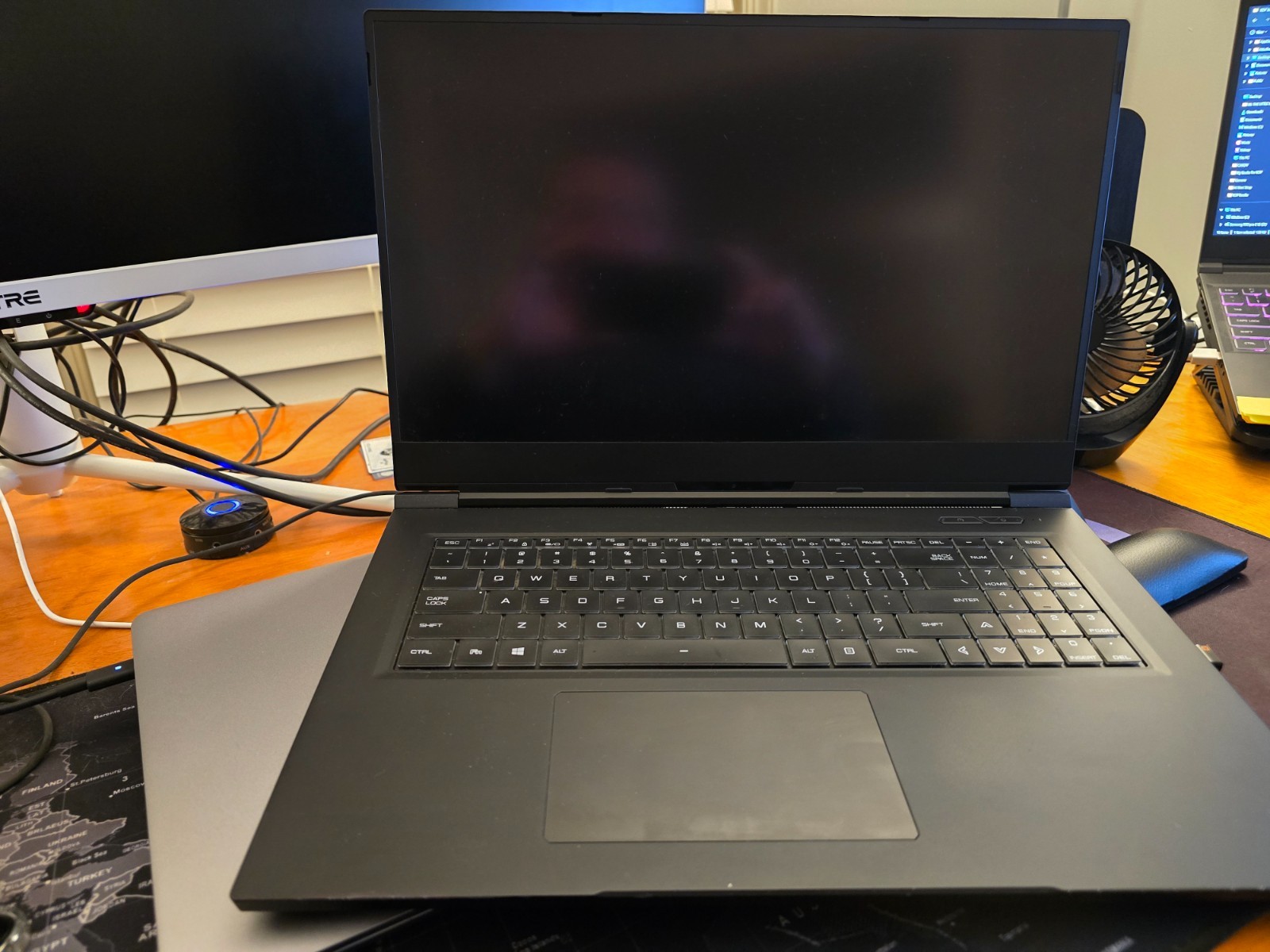 MAX-17 Light Mag 17.3″ Gaming Laptop, i7-10875H, 2070 Super, IPS 240Hz