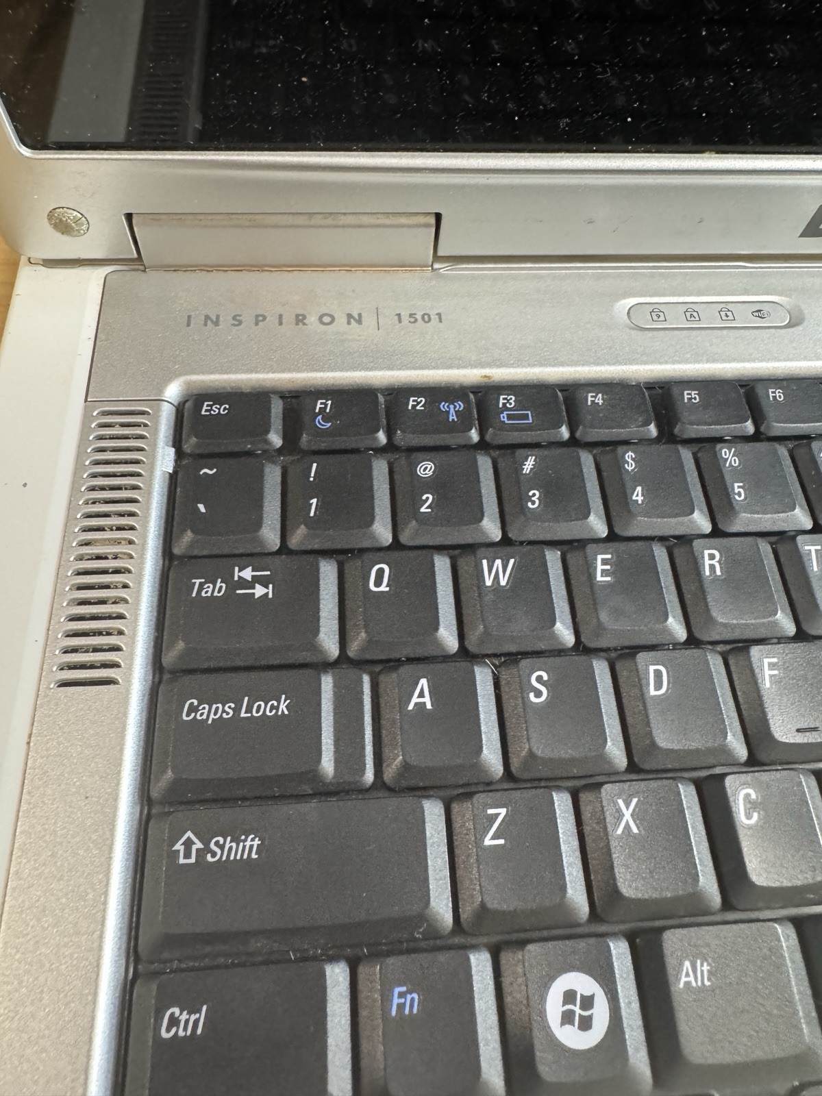 Dell Inspiron 1501 Laptop FOR PARTS / NOT WORKING As-Is