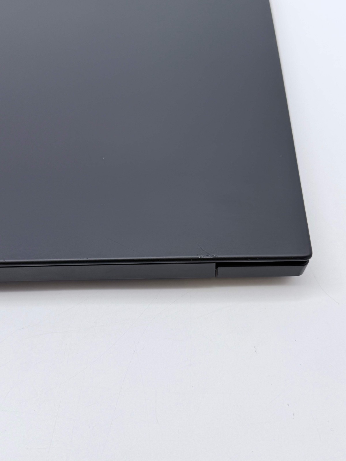 Lenovo ThinkPad P1 Gen 3 16″ Intel UHD Graphics P630 32GB RAM 1TB Black Laptop