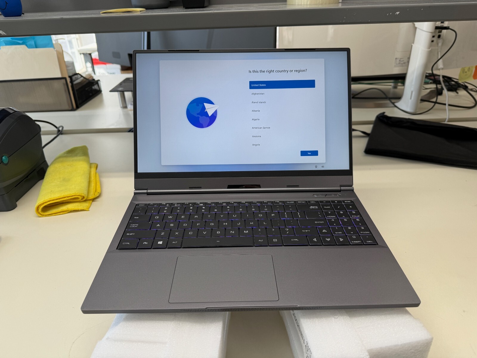 Eluktronics MAX-15 15.6″ FHD display i7 10875H Nvidia GTX 2070 Super 1TB 32GB