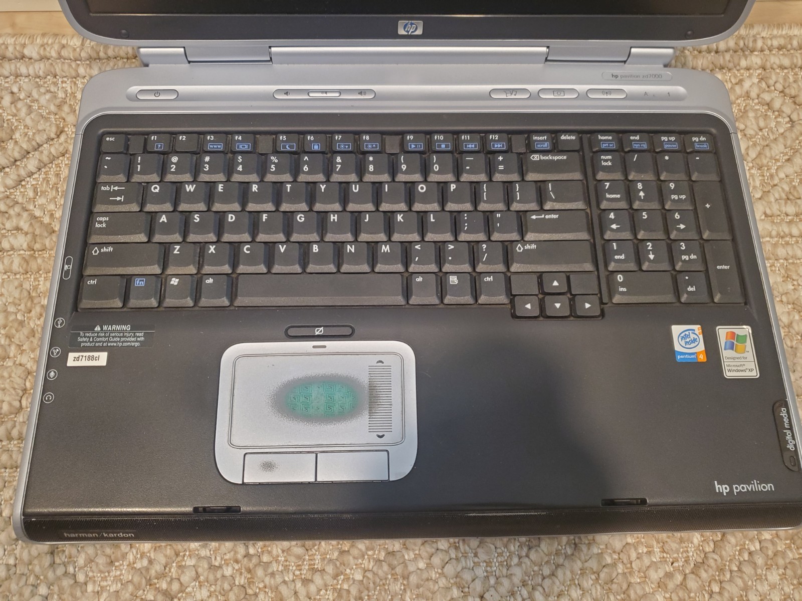 HP Pavilion ZD7000 17in Intel P4 3GHz 512mb 40GB – Powers On – *PARTS OR REPAIR