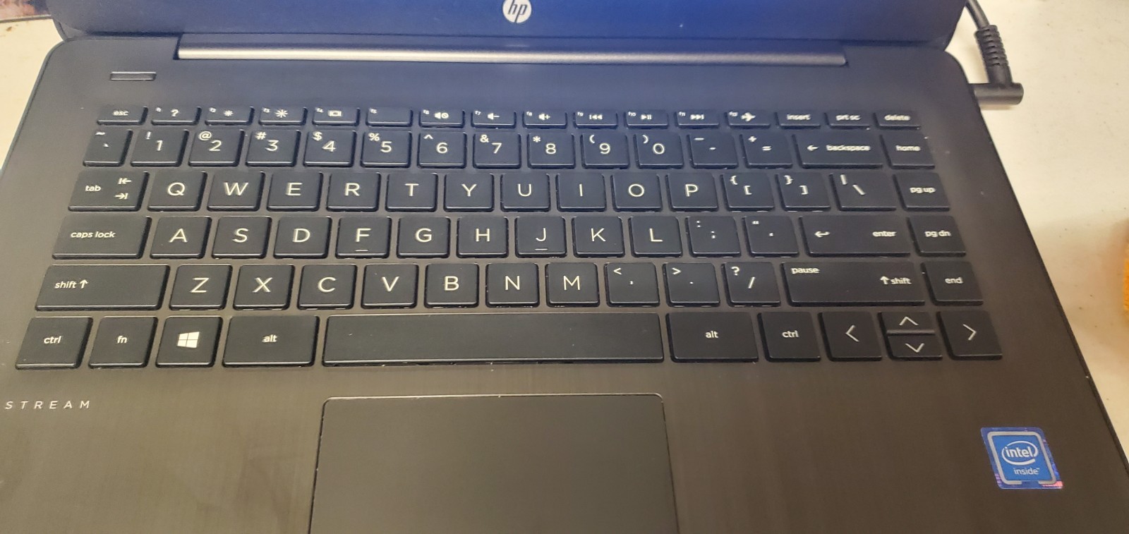 HP Stream 14″ Celeron 4GB/64GB Laptop Brilliant Black, Cord, Bag, & 2 Photo CD’s