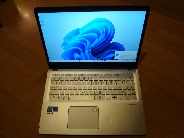 ASUS Q505U 15.6″ Core i5-8250U 1.60 GHz 12GB RAM 256GB SSD Windows 11 Pro Laptop