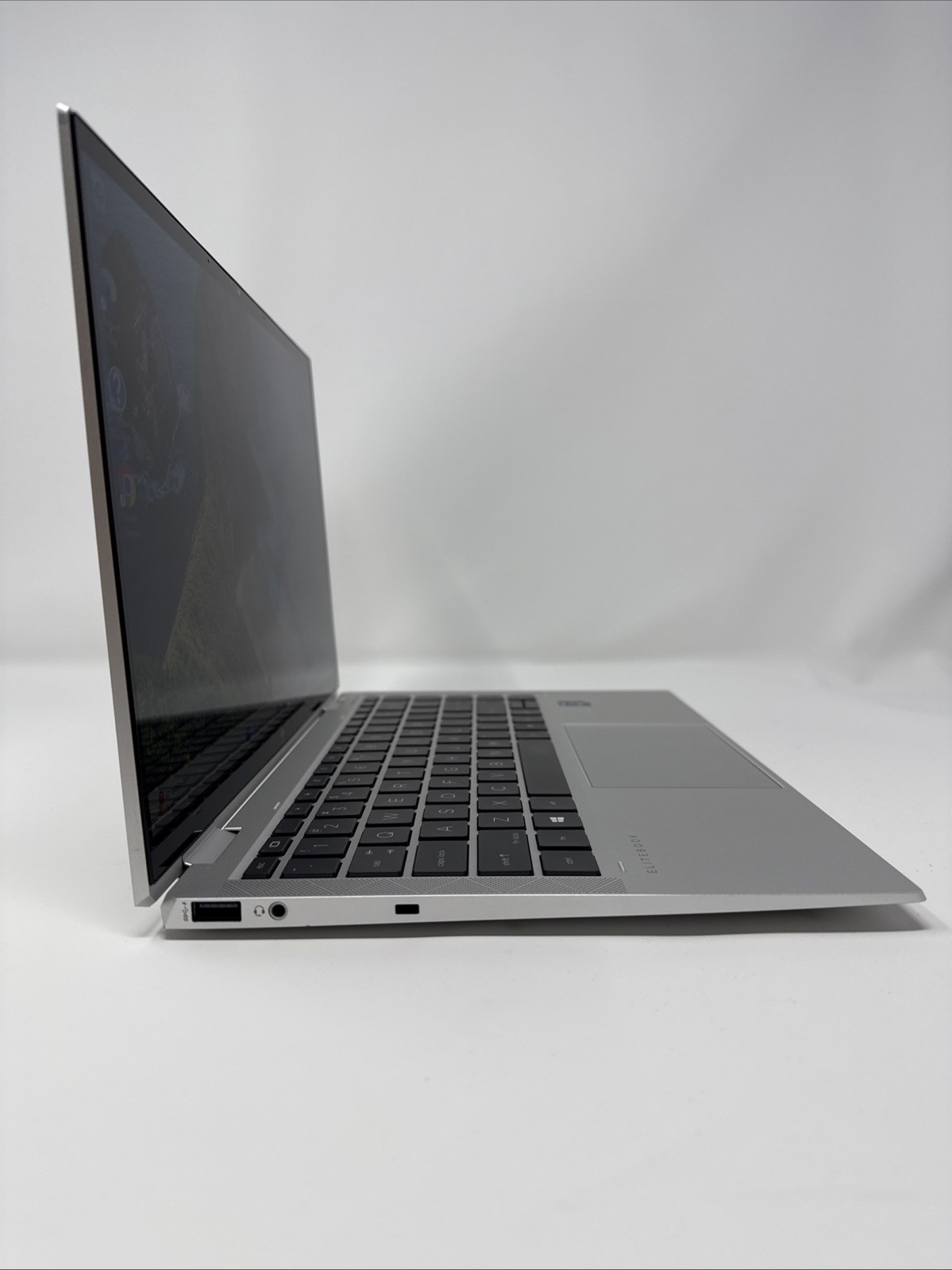HP EliteBook x360 1040 G8 14″ (Intel Core i5 @ 2.40GHz, 256GB SSD, 16GB RAM)