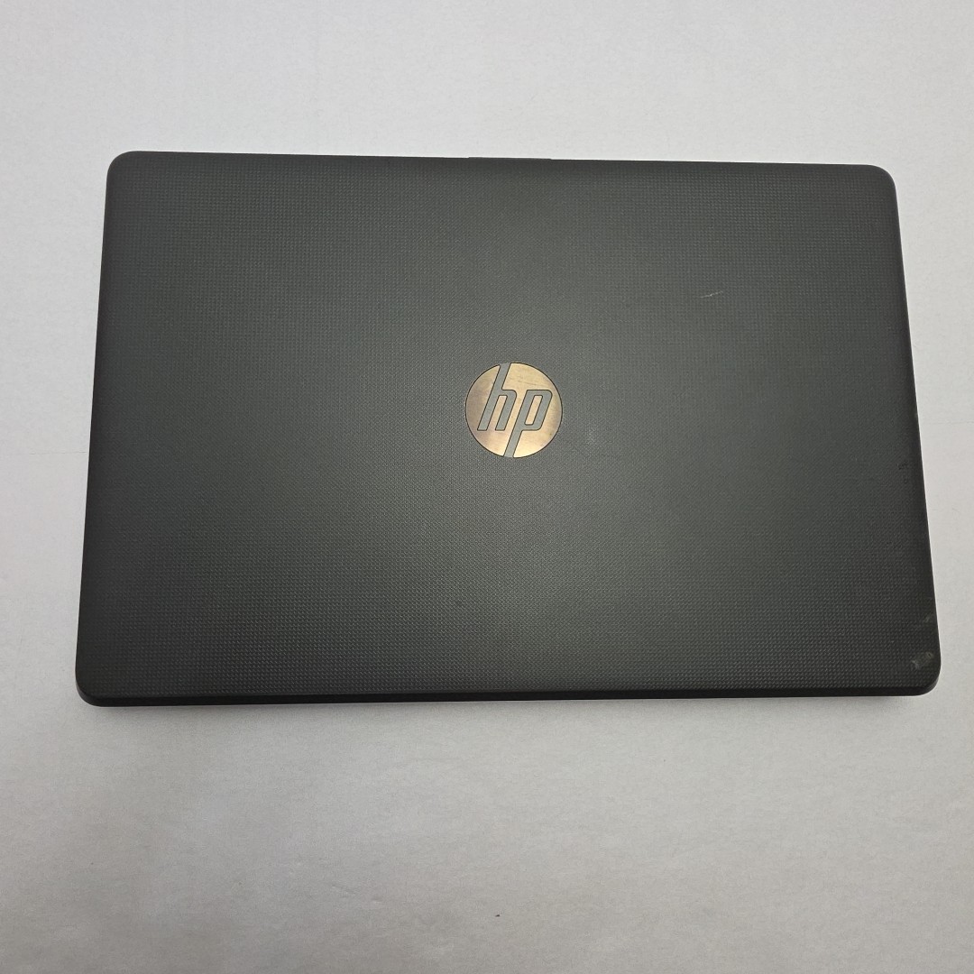 HP 255 G6-AMD A6-9220 RADEON R4, 5 COMPUTE CORES 2C+3G 2.50GH4GB Ram 500GB
