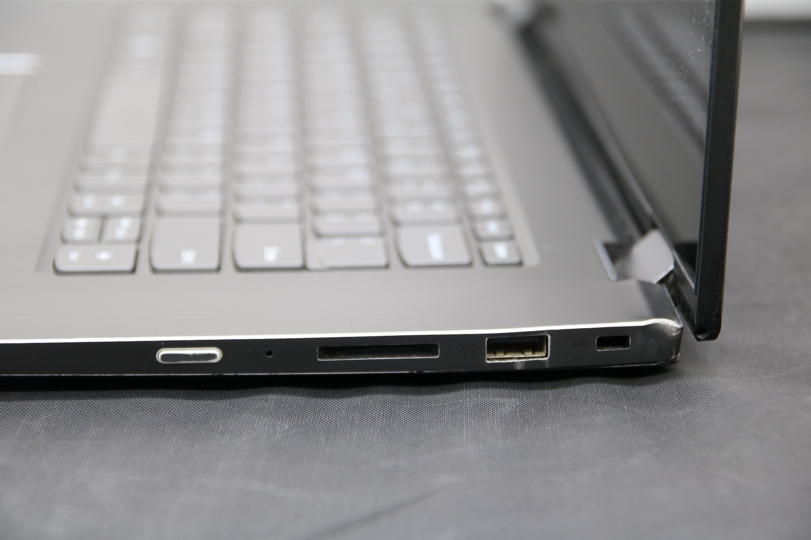 Lenovo IdeaPad Flex 5 1570 – i5-7200U – 8GB, 1TB, 15.6″, Windows 11 – No Adapter