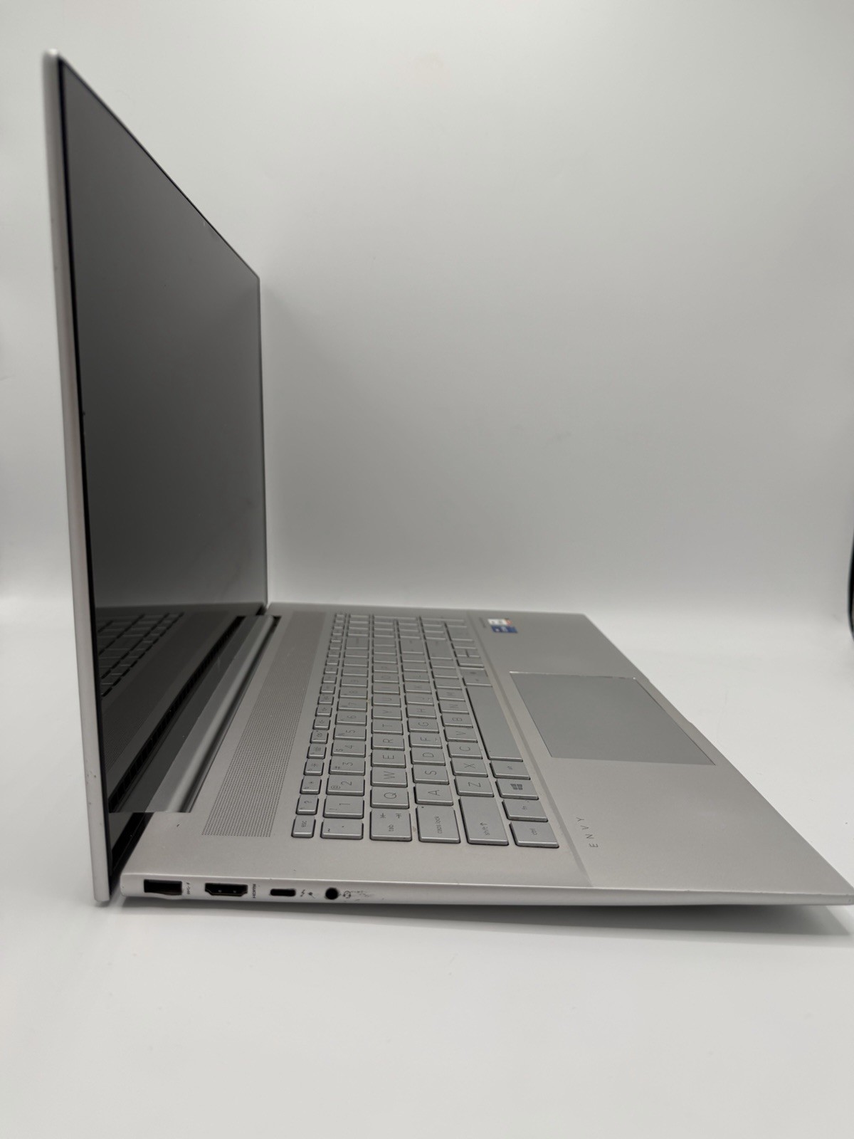 HP Envy 17m-ch0013dx 17.3” Touch i7-1165G7 16GB RAM 512GB SSD Windows 11 Iris Xe