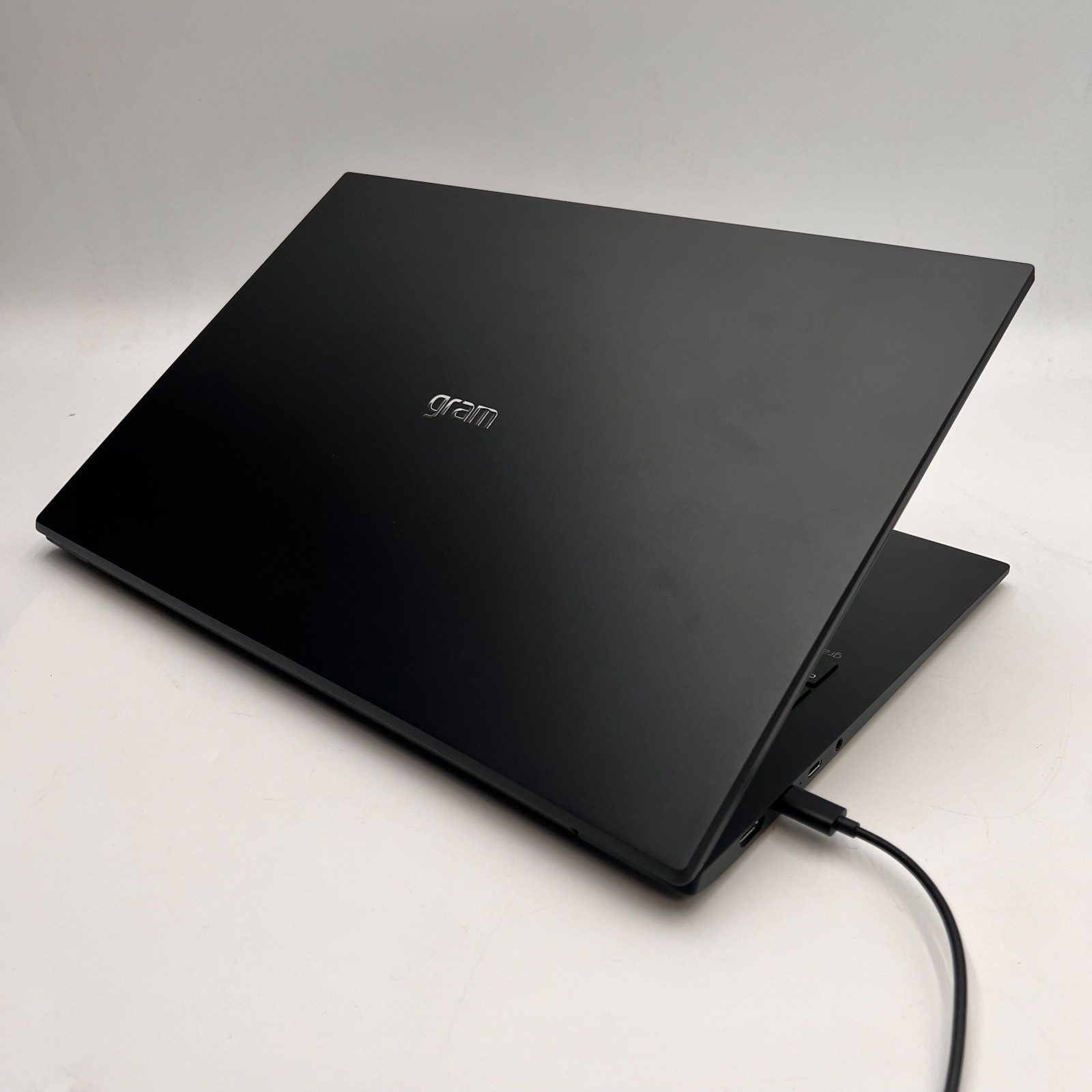 LG Gram 17″ 17Z90TL-H.AUB6U3 Ultra 7 32GB RAM 1TB SSD Black | NEW OPEN BOX