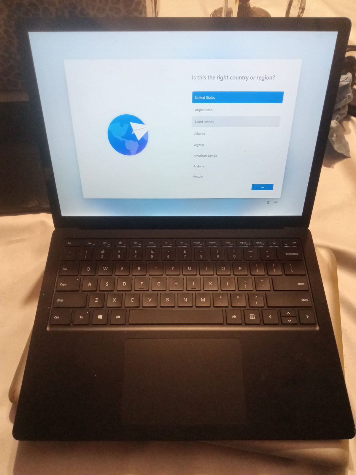 Surface Laptop 3 13.5″ model 1868 (i5, 8gb ram, 256gb storage) W11P