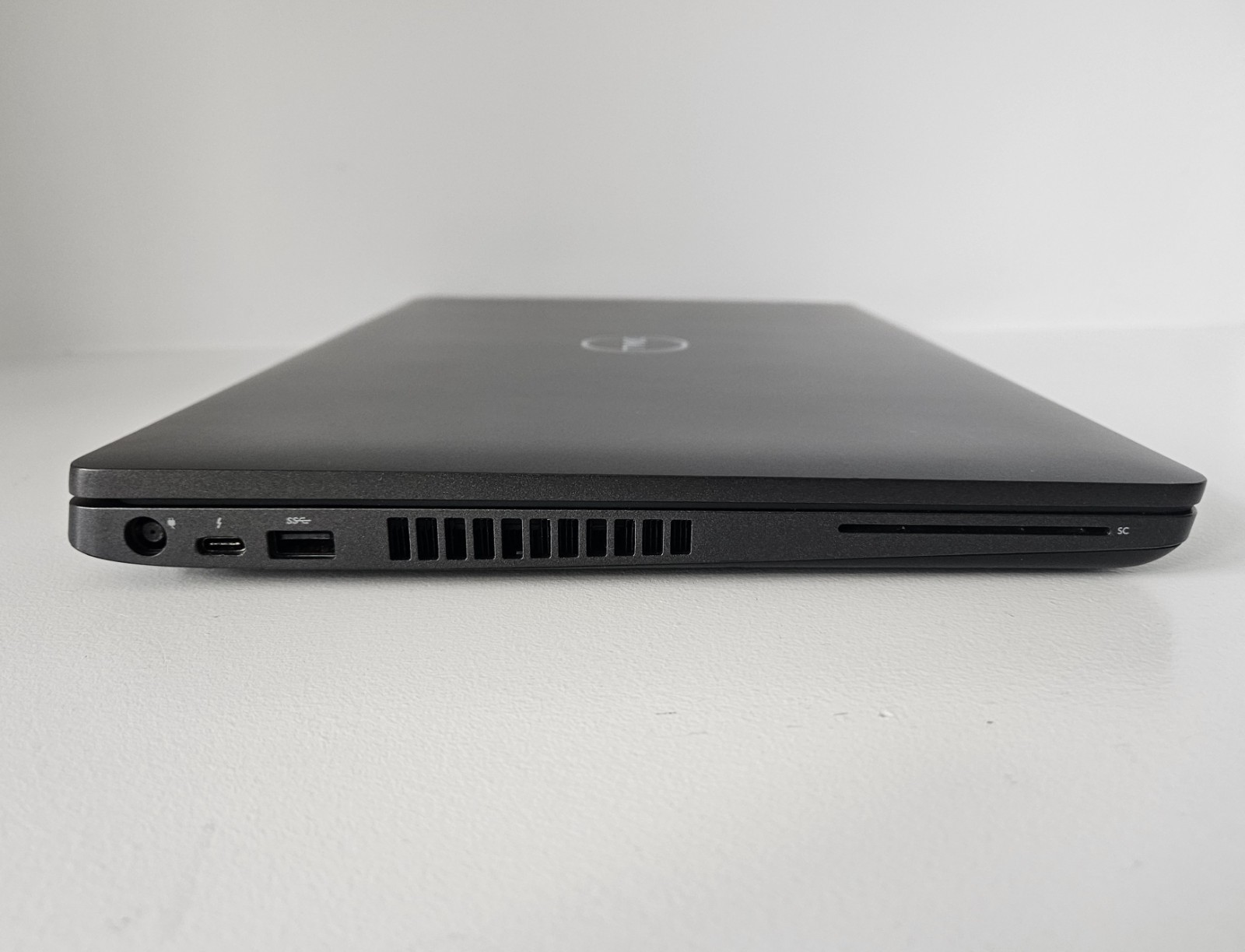 Dell Precision 3540 Core i7-8565U 16GB RAM 256GB NVMe Radeon Pro WX 2100 Win 11P