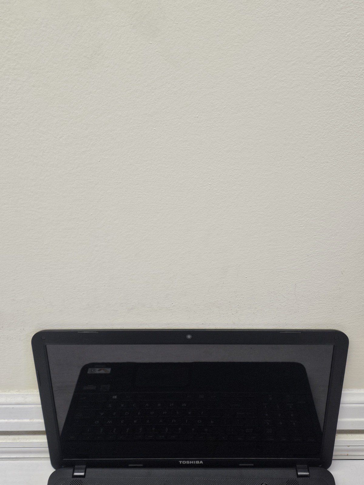 Toshiba Satellite C855D Laptop – AMD E-300 – 4GB RAM – 320GB HDD BAD BATT Win 10