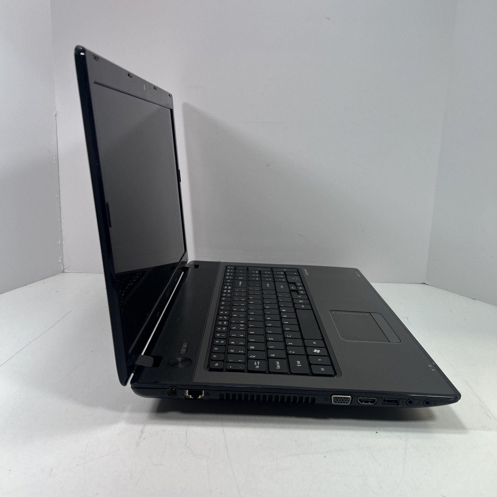 Acer Aspire 7741z 17.3’’ Intel Pentium P6000 3GB Ram 256GB HDD Win 7 Home Prem