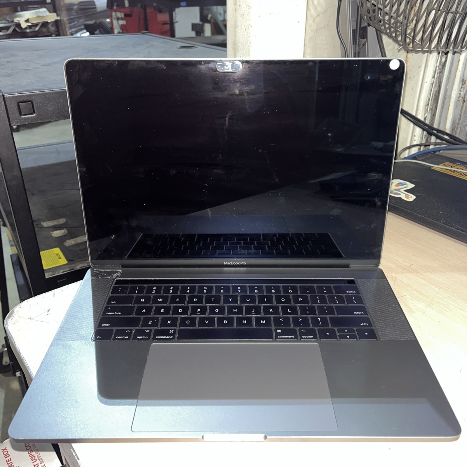 APPLE MACBOOK PRO 15″ TOUCH/MID-2017 CORE I7-7700HQ 2.8GHZ 16GB RAM 256SSD