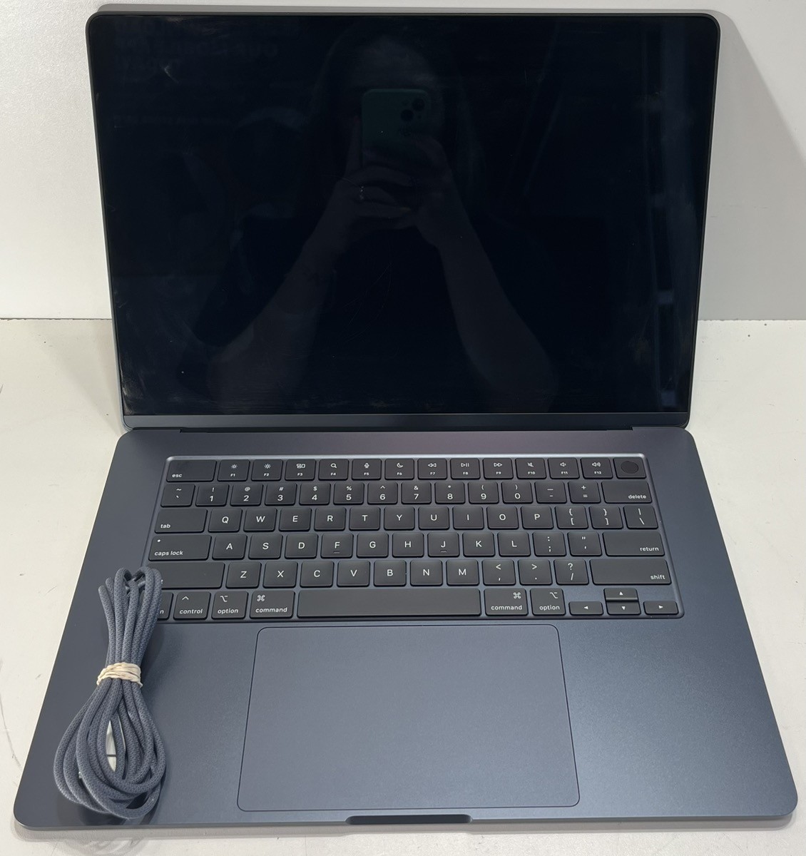 APPLE MACBOOK AIR A3241, 16GB RAM, 256GB, M4 CHIP DOES INCLUDE A CHA (P19020532)