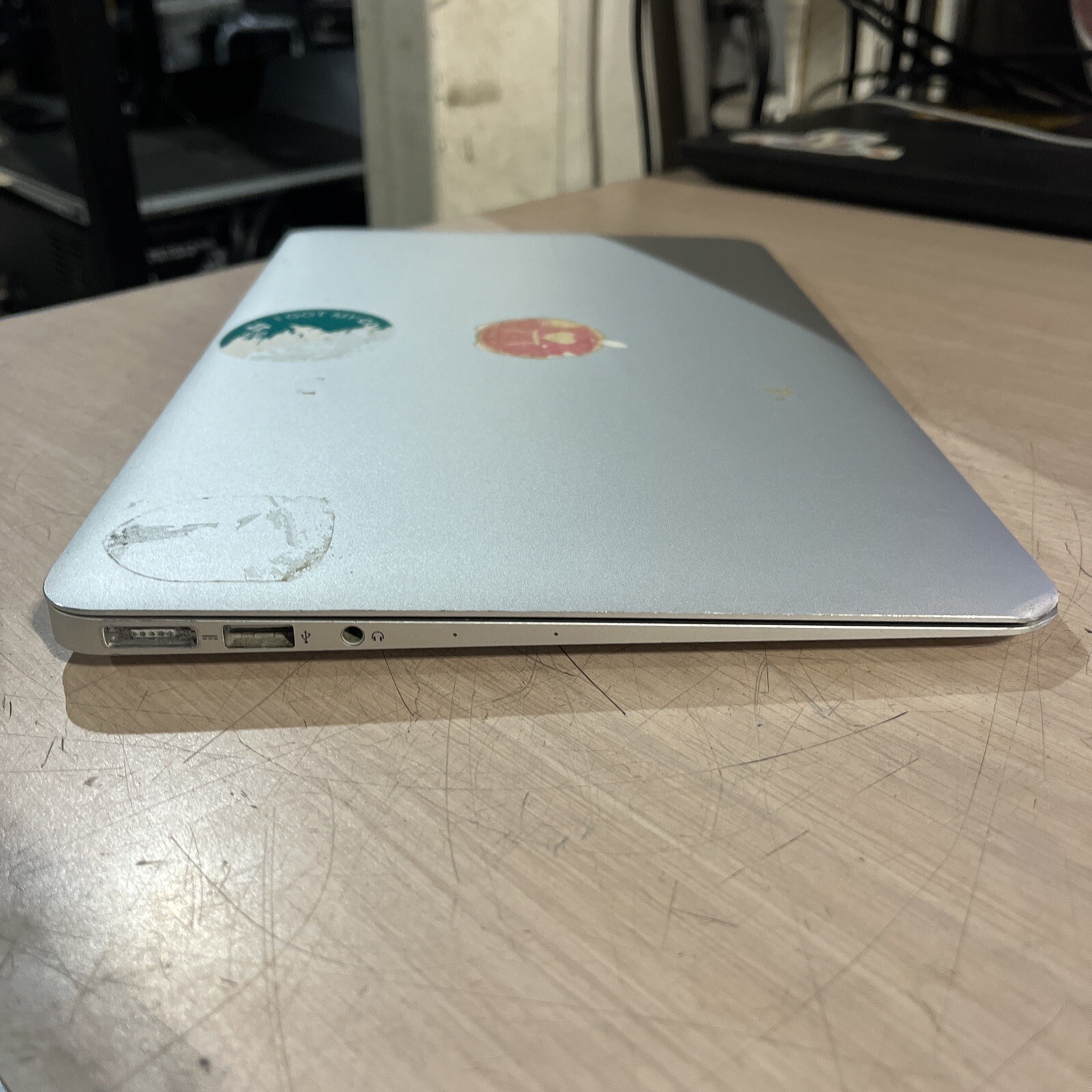 APPLE MACBOOK AIR 11″ MID-2013 CORE I5-4250U 1.3GHZ 4GB RAM