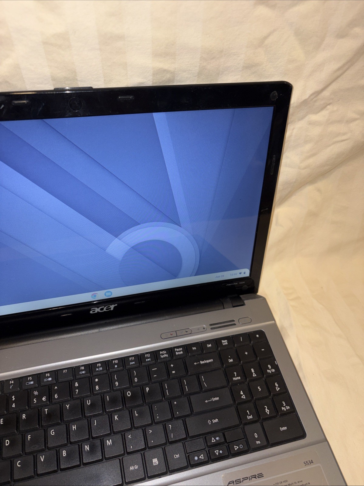 Acer Laptop Aspire 5534-1096 15.6″ Notebook – AMD Athlon 64 X2 1.20 Ghz, 4 GB,