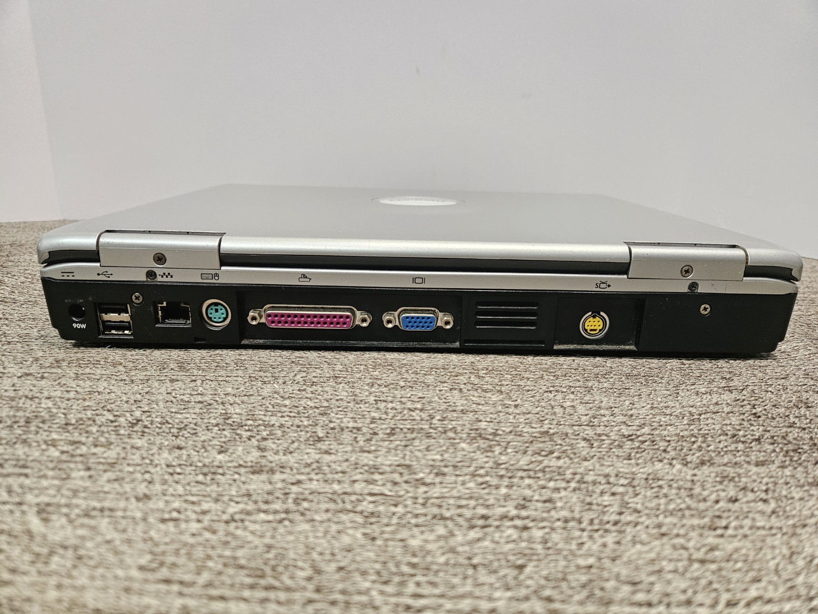 Vintage HP Compaq Presario 2500 Pentium 4 512MB RAM 3.3GB HDD FOR PARTS ONLY