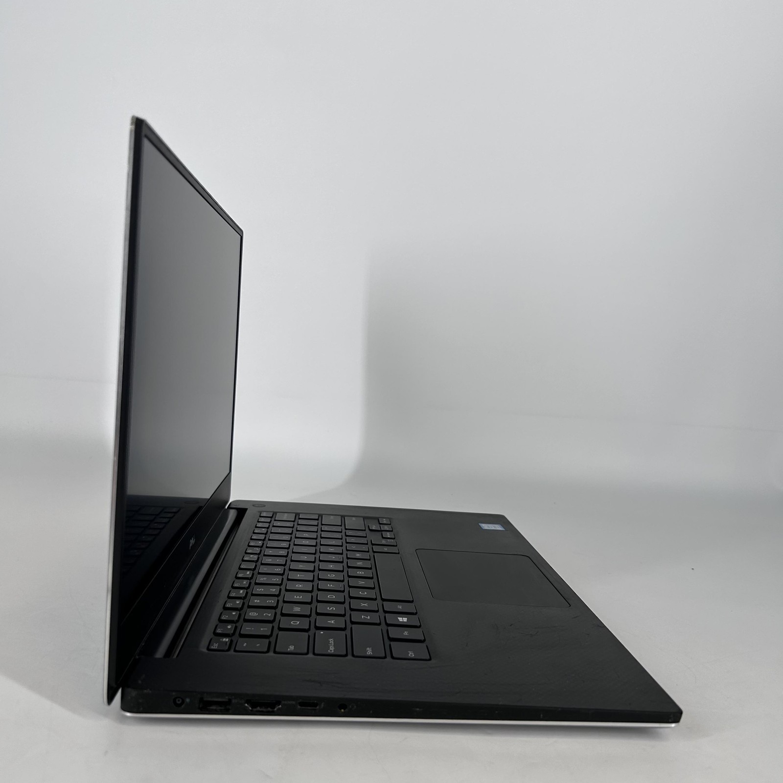 Dell XPS 15 9550 FHD i7-6700HQ 2.60GHz 16GB 1TB SSD GTX 960M Good