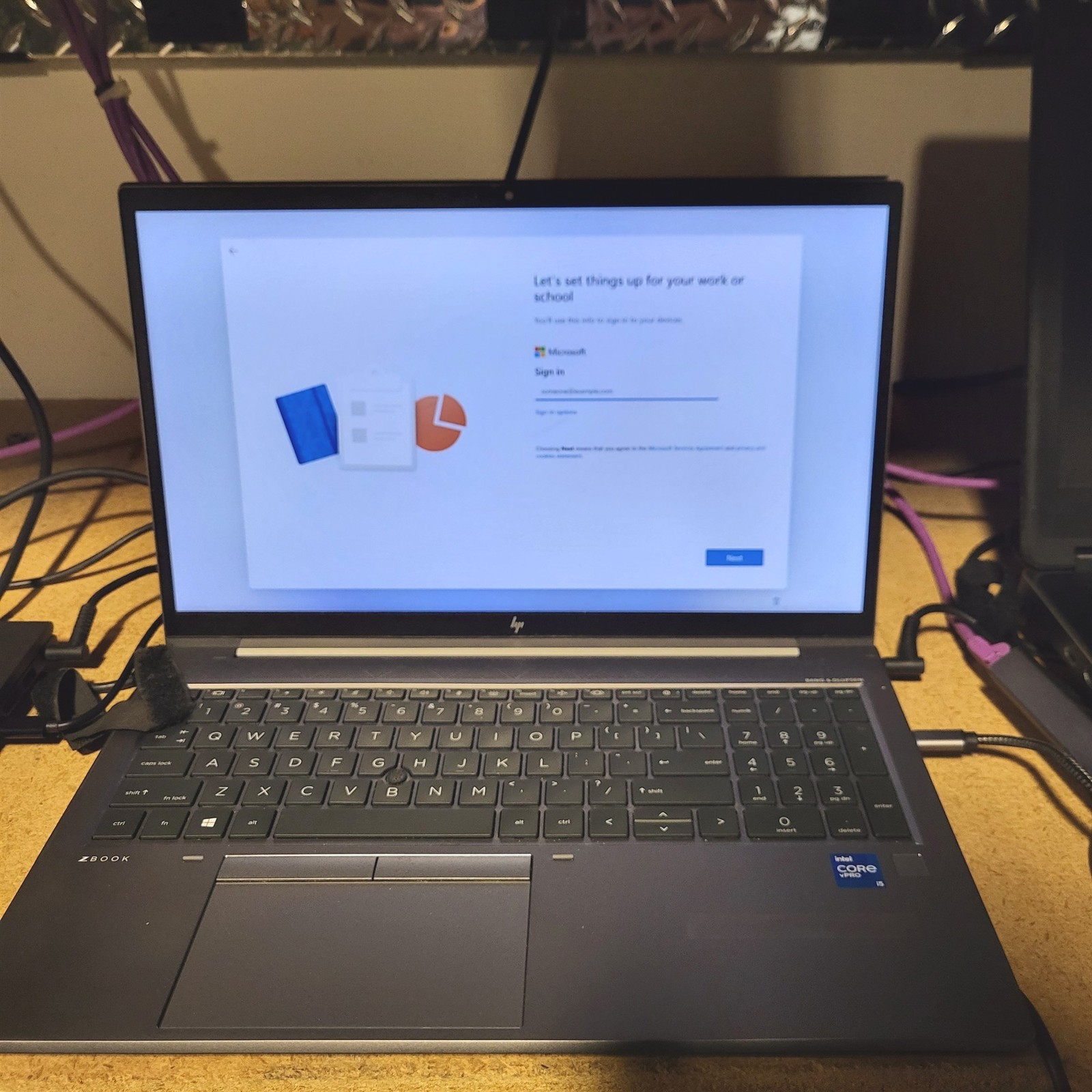 Scratched LCD HP ZBook Firefly 15 G8 Intel i5-1145G7 2.6GHz 16GB 256GB T500 GPU