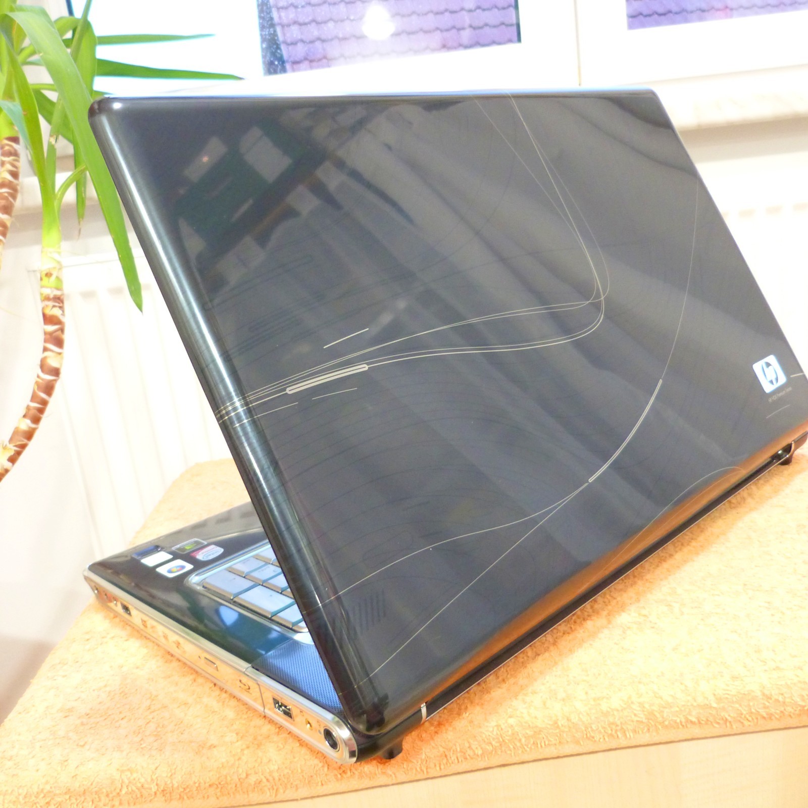 XL LOT HP DV8 18″ MONSTER Car Cinema FULLHD l SSD Windows 10 l HDMI BLURAY