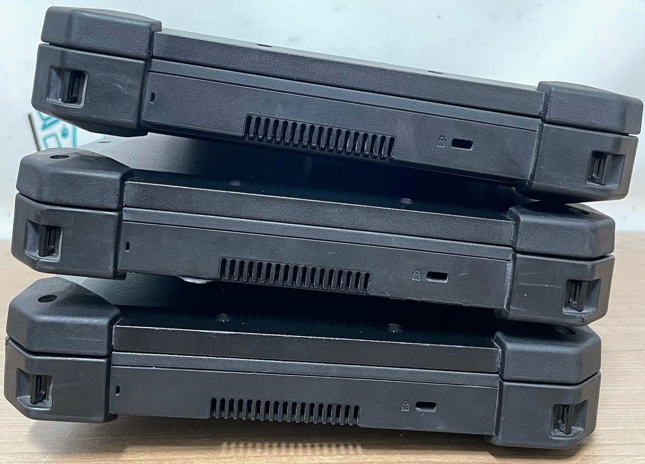 LOT 3 Latitude 7212 Rugged Extreme 11.6 W11P i3-7100U 2.4GHz 8gb RAM 256gb SSD