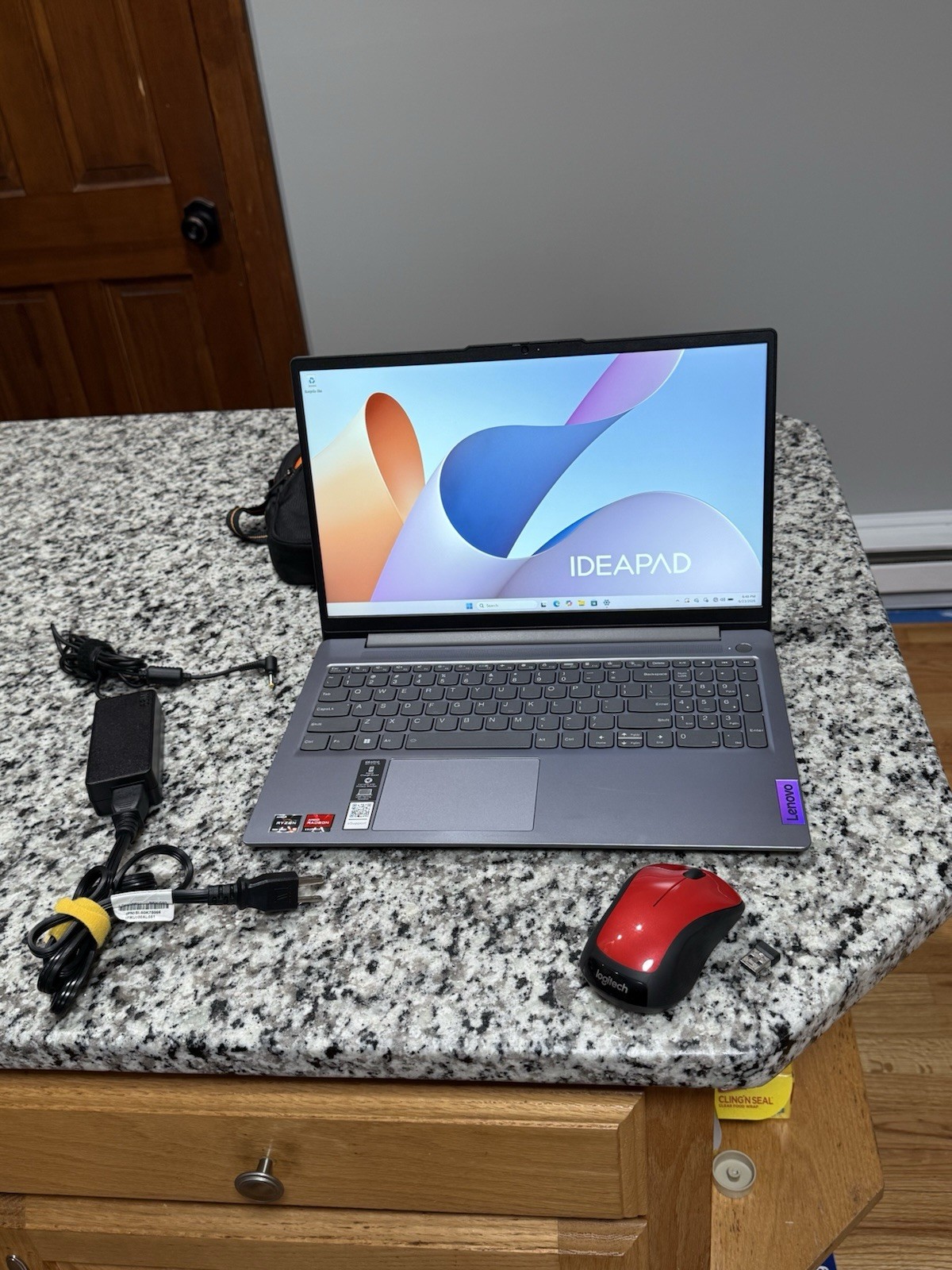Lenovo IdeaPad Slim 3 15AMN8 15.6″ Ryzen 5 7520U 2.8GHz 8GB RAM 512GB SSD