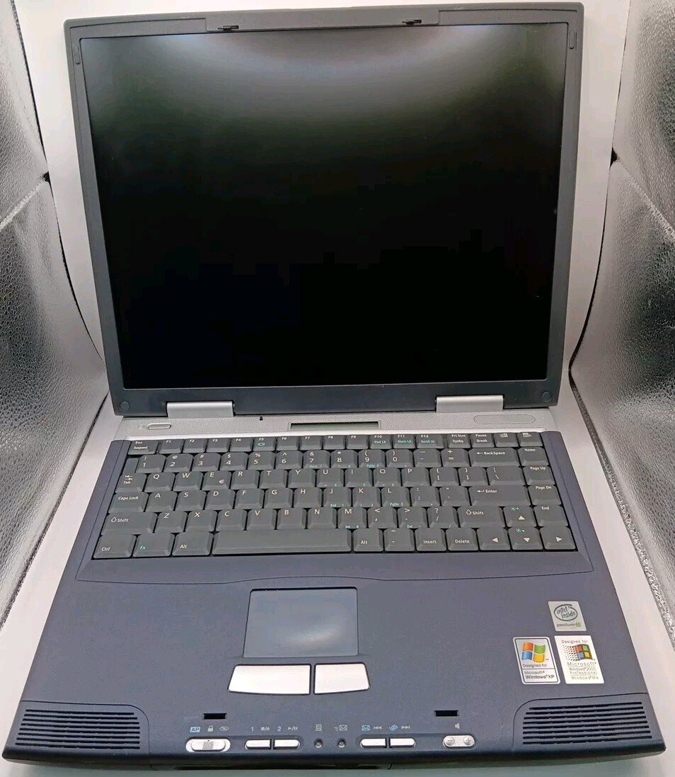 LAM ACY23 Vintage Laptop 15″ Intel Pentium 3 1.20GHz/896MB/1.44/DVD/No Cord/HD