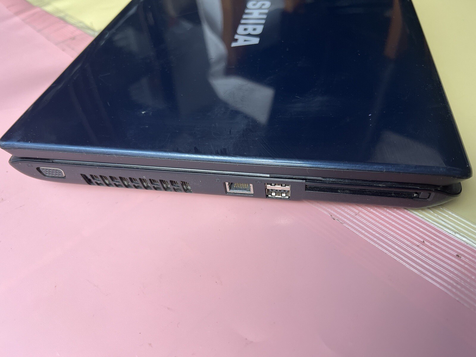 TOSHIBA SATELLITE L305-S5957 Intel Celeron Dual 3GB RAM 320GB HDD LINUX
