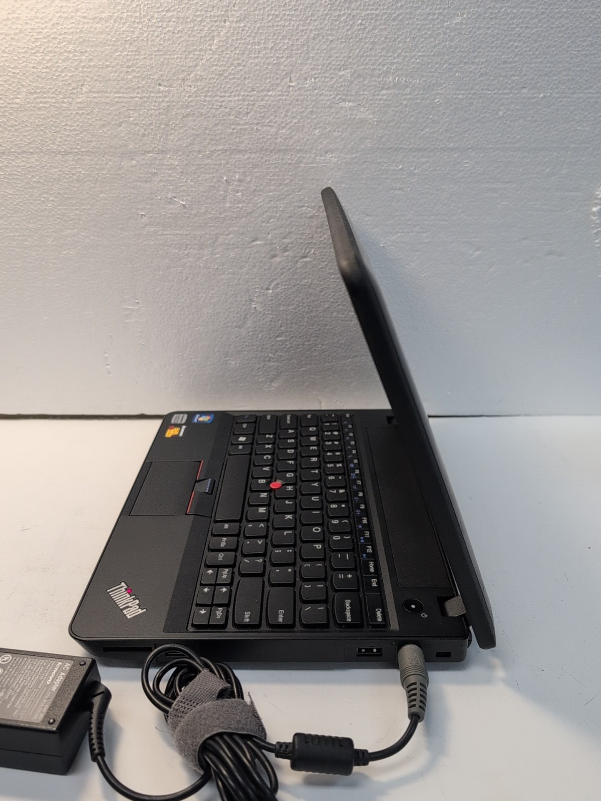 (NICE) Lenovo ThinkPad X130E 11.6″ Laptop AMD E-450/4GB RAM/128GB SSD/WinXP –