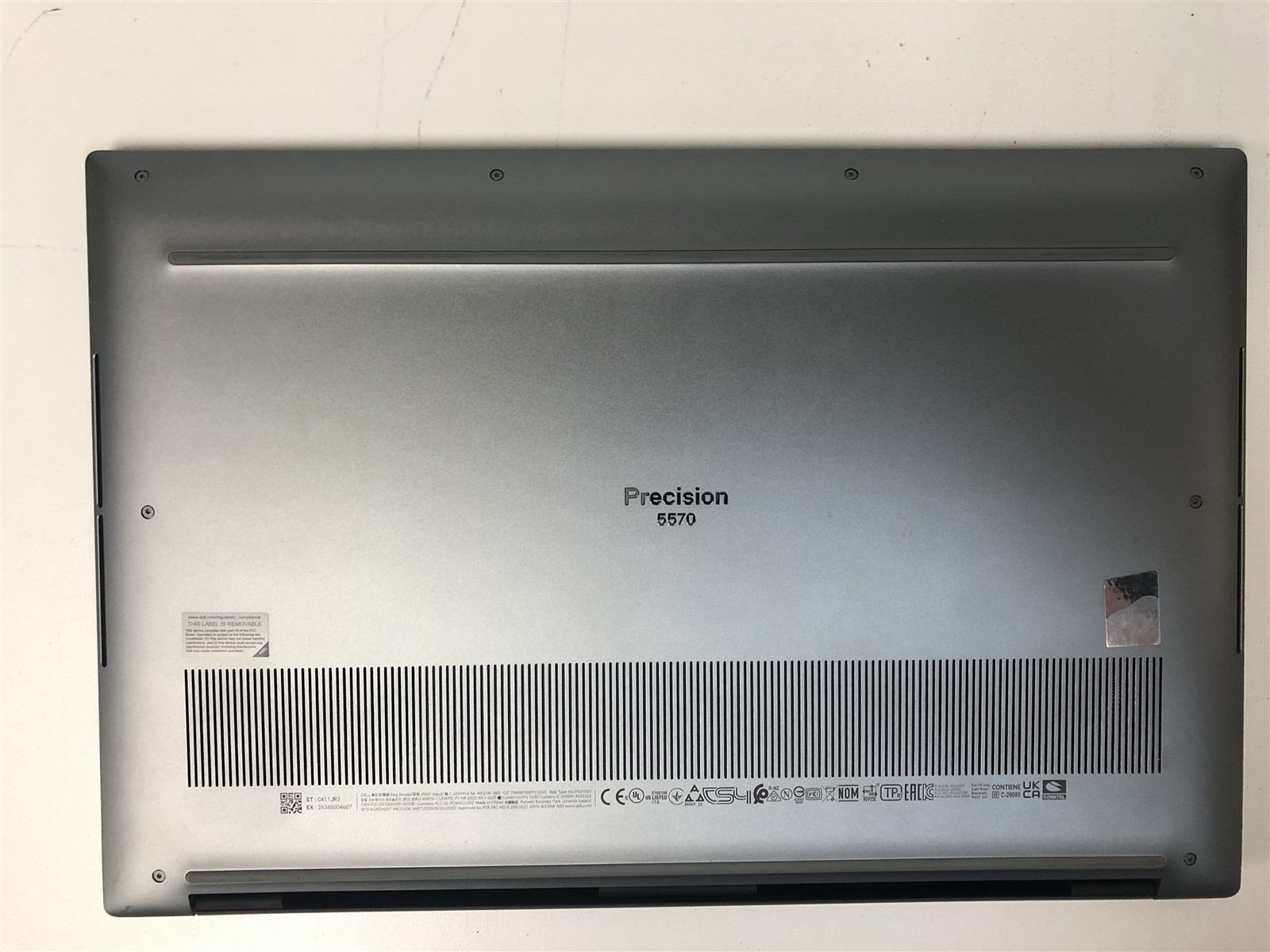 Dell Precision 5570: Core i7-12800H 2.4GHz – 32GB – 512GB – RTX A2000 (SELECT)