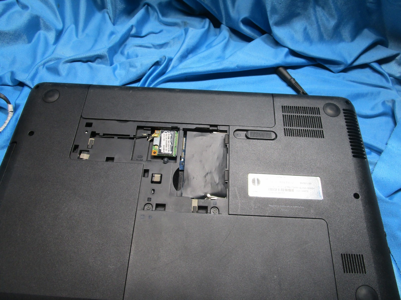 HP 2000-2a22nr E1-1200 8GB RAM 250GB HD 15.6″ AMD 1.4GHz E-1200 PROC-READ