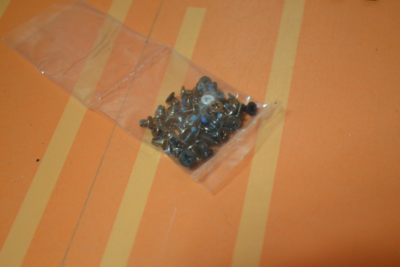 LENOVO IDEAPAD FLEX 15 20309 **UNTESTED * Misc Screws