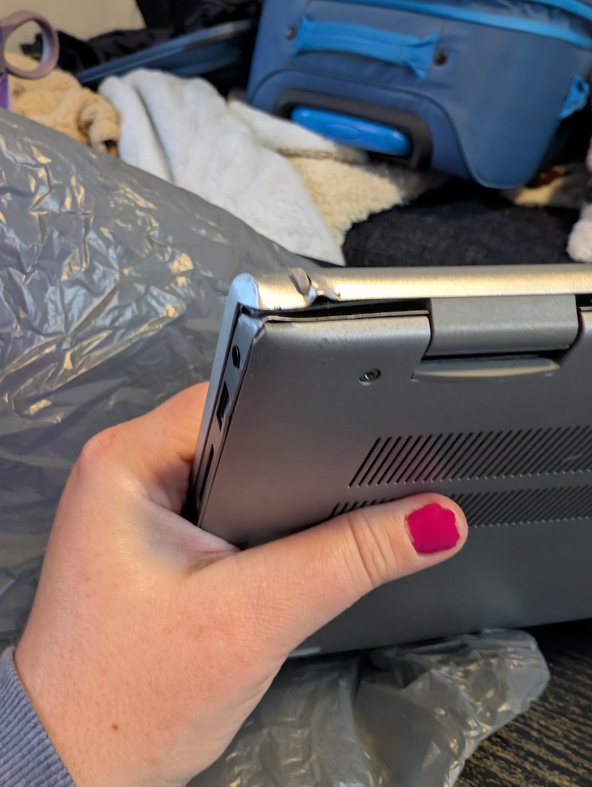 Dell Inspiron 15 5510 includes charger, external dvd drive, and wireless mouse
