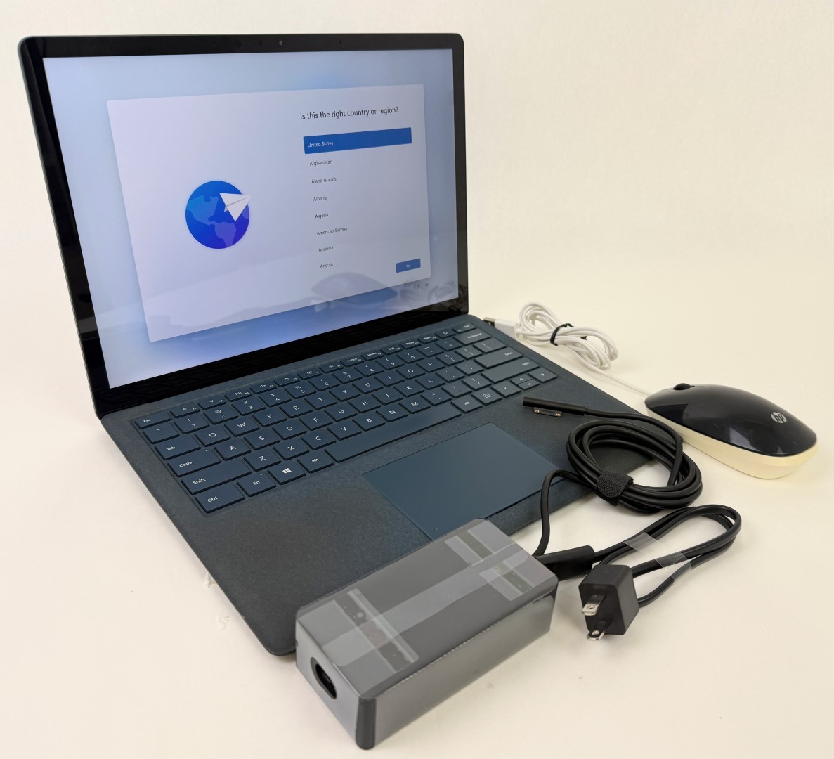 Microsoft Surface Laptop 2 1769 13.5″ NON-Touch i5-8250U 8GB 256GB W11H – Issues