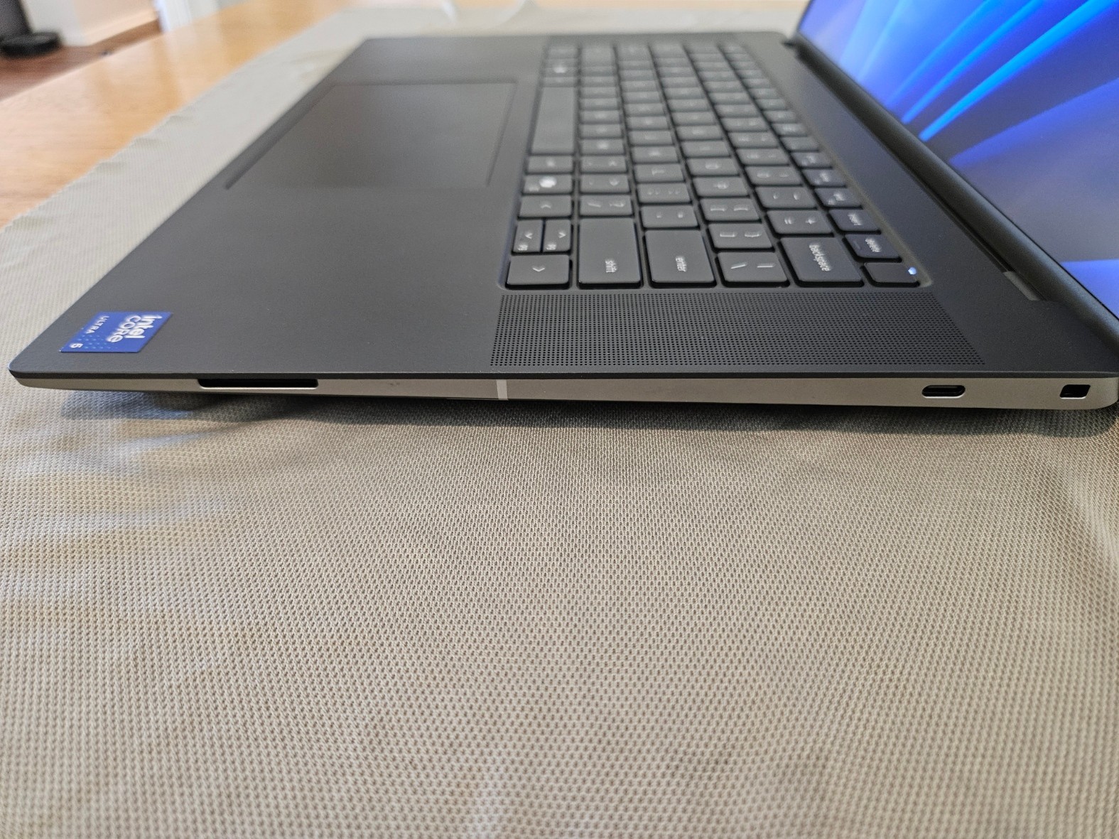 Dell Precision 5690 16″ Core Ultra 5 135H 16GB 512GB WiFi 7 ProSupport 2028