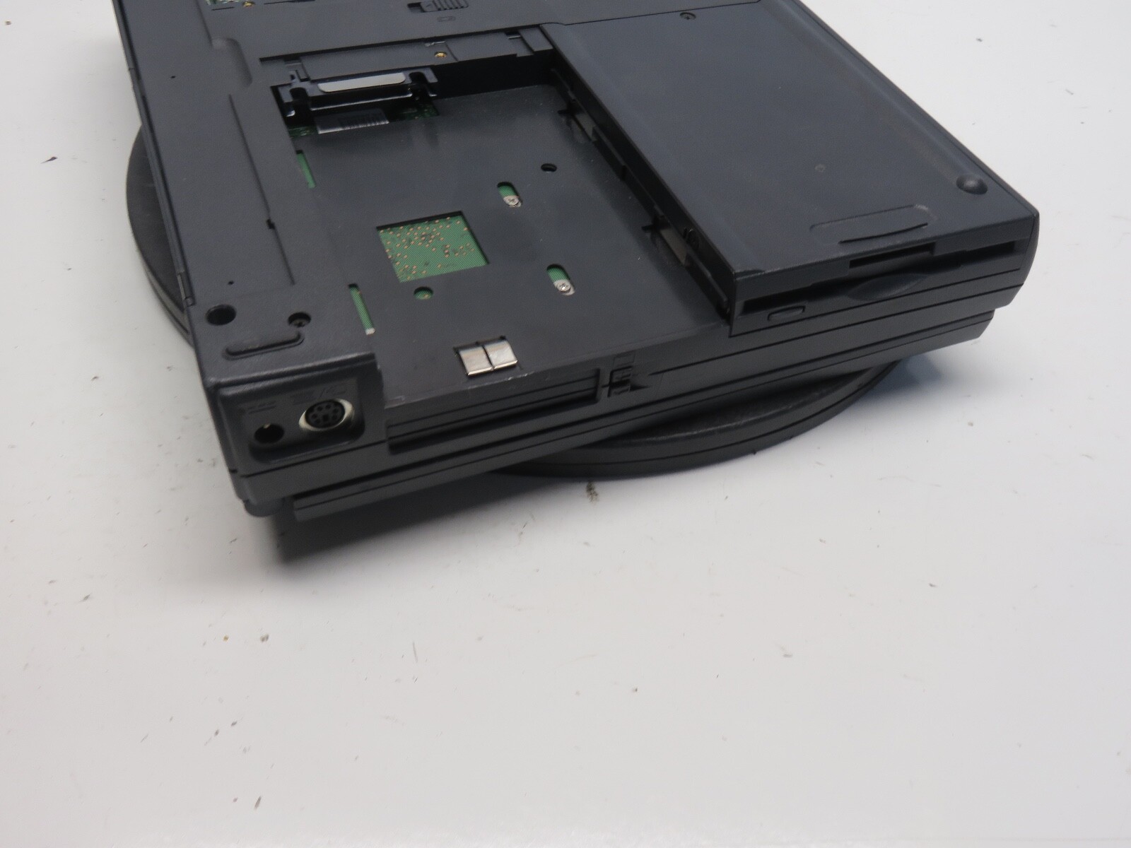 Gateway Solo 2500 Intel Pentium 200 MHz 32 MB NO HDD No Batt