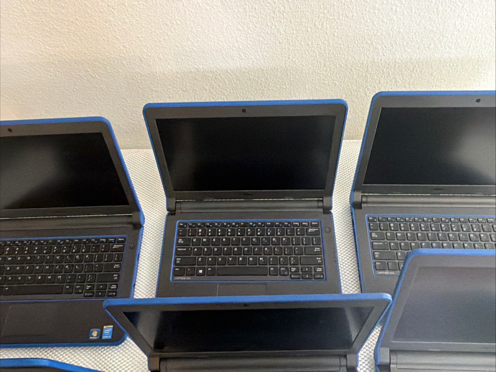 Dell Latitude BLUE Core i3-4005U 1.7GHz 13.3″ 8GB 500GB HD NonTouch Win 10 Pro