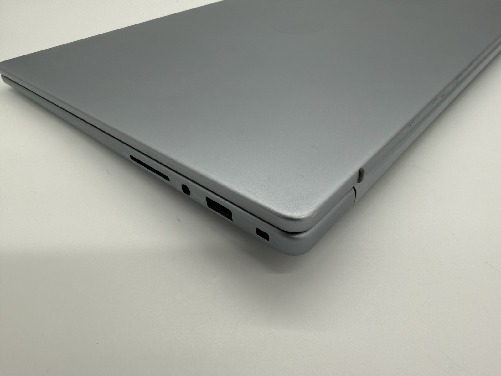 Dell inspiron 14 5440 14″ Core 7 150U 1.8GHz 16GB RAM 1TB SSD English + Japanese