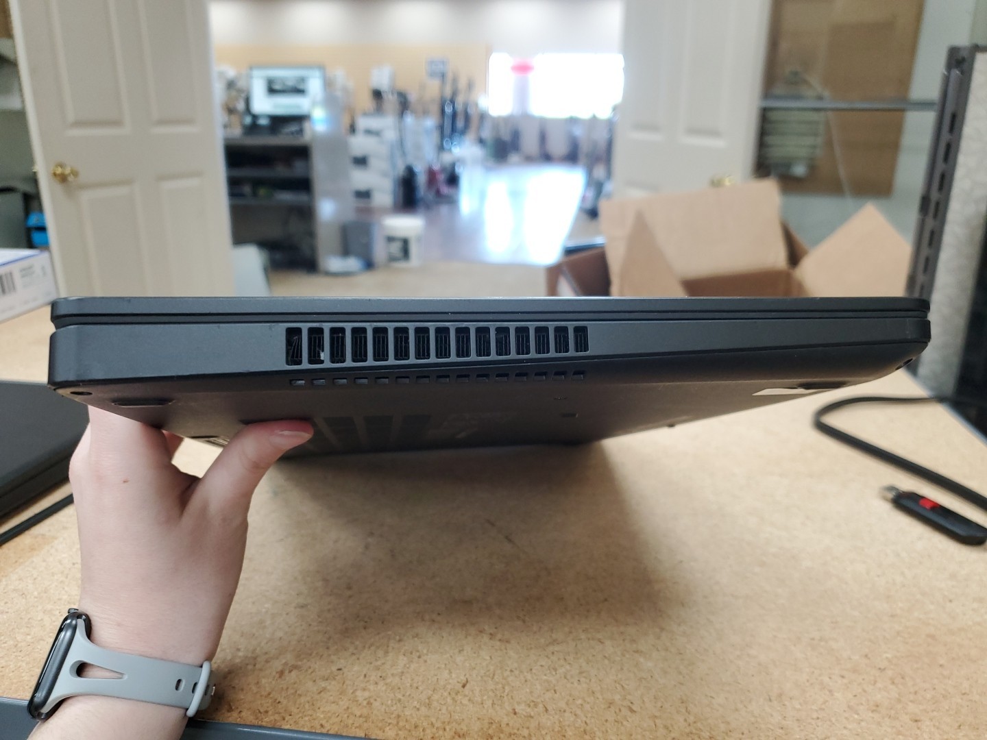 Dell Latitude E5570 15.6″ (500g SSD, Intel Core i5 6th Gen., 8GB) 042026-2