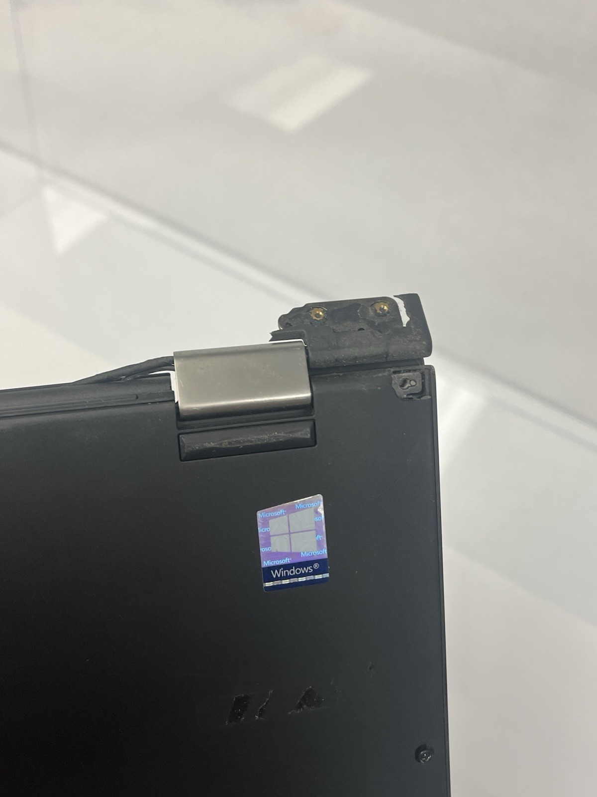 Lenovo X1 Yoga 2nd Gen i7-7600U 2.80GHz 8GB RAM NO SSD NO OS