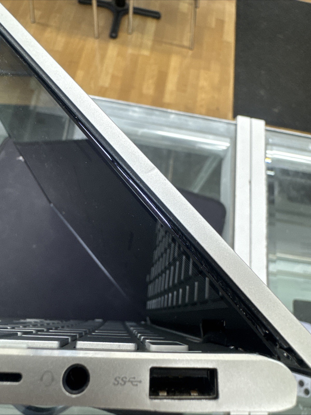 Dell Inspiron 7306 2in1 13.3″ i5-1135G7 – 8GB RAM- No SSD – Silver