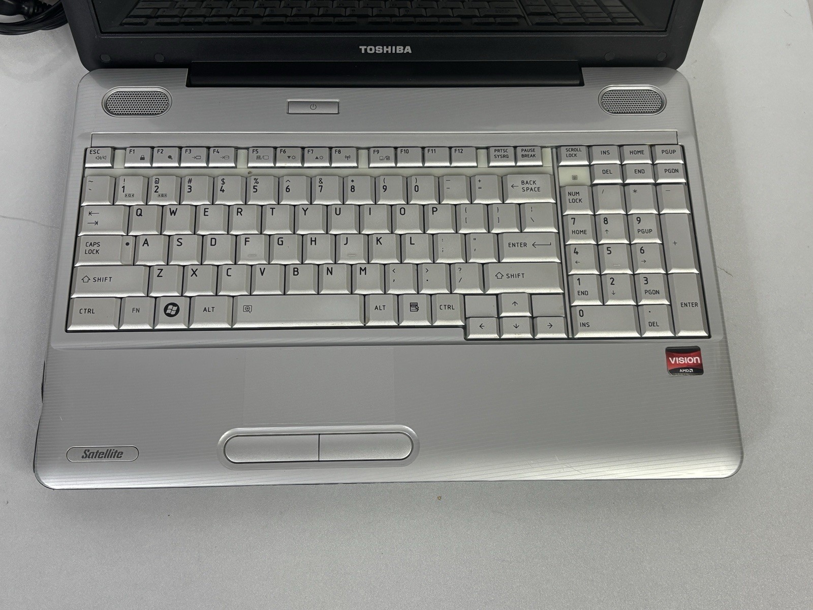 Toshiba Satellite L505 Laptop AMD Athlon II Dual-Core Windows 8 *READ