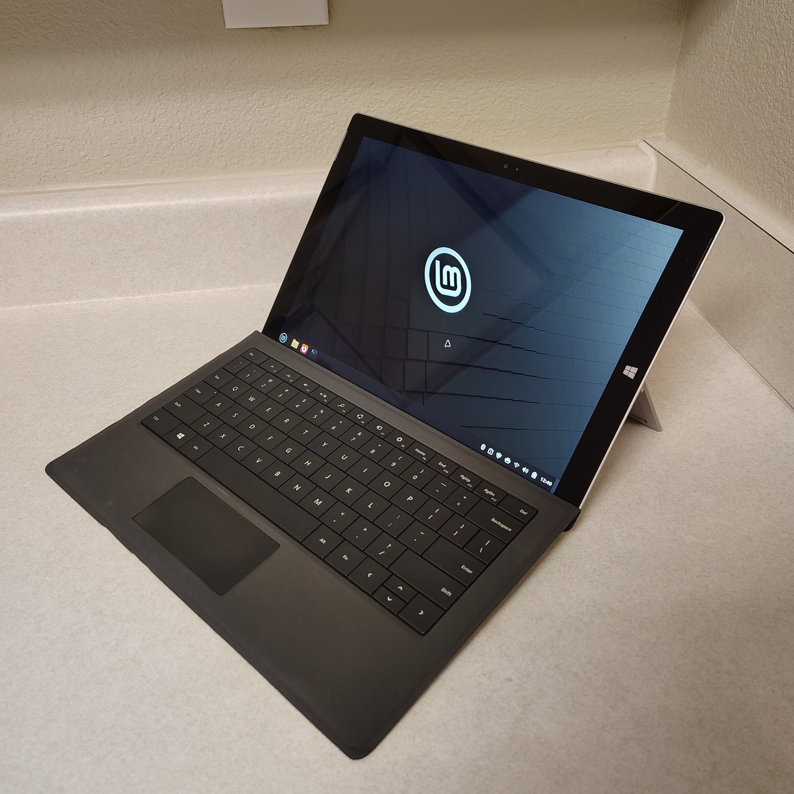 Microsoft Surface Pro 3 Touchscreen Linux Mint Laptop Tablet 128GB SSD 1440p i5