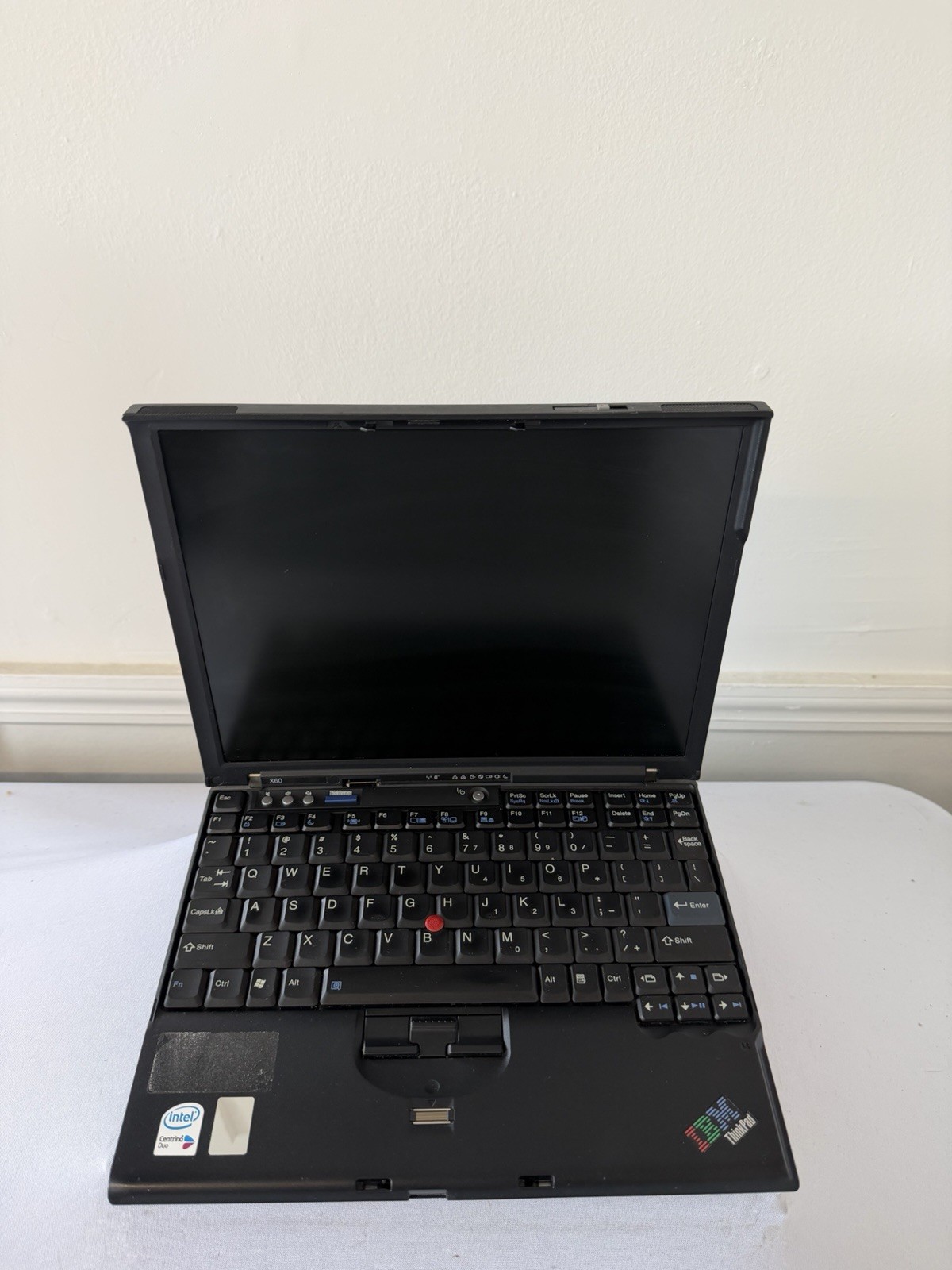 IBM Thinkpad X60 Laptop – Good Screen – Intel Duo T2 400 – RAM 2 GB – Read Des
