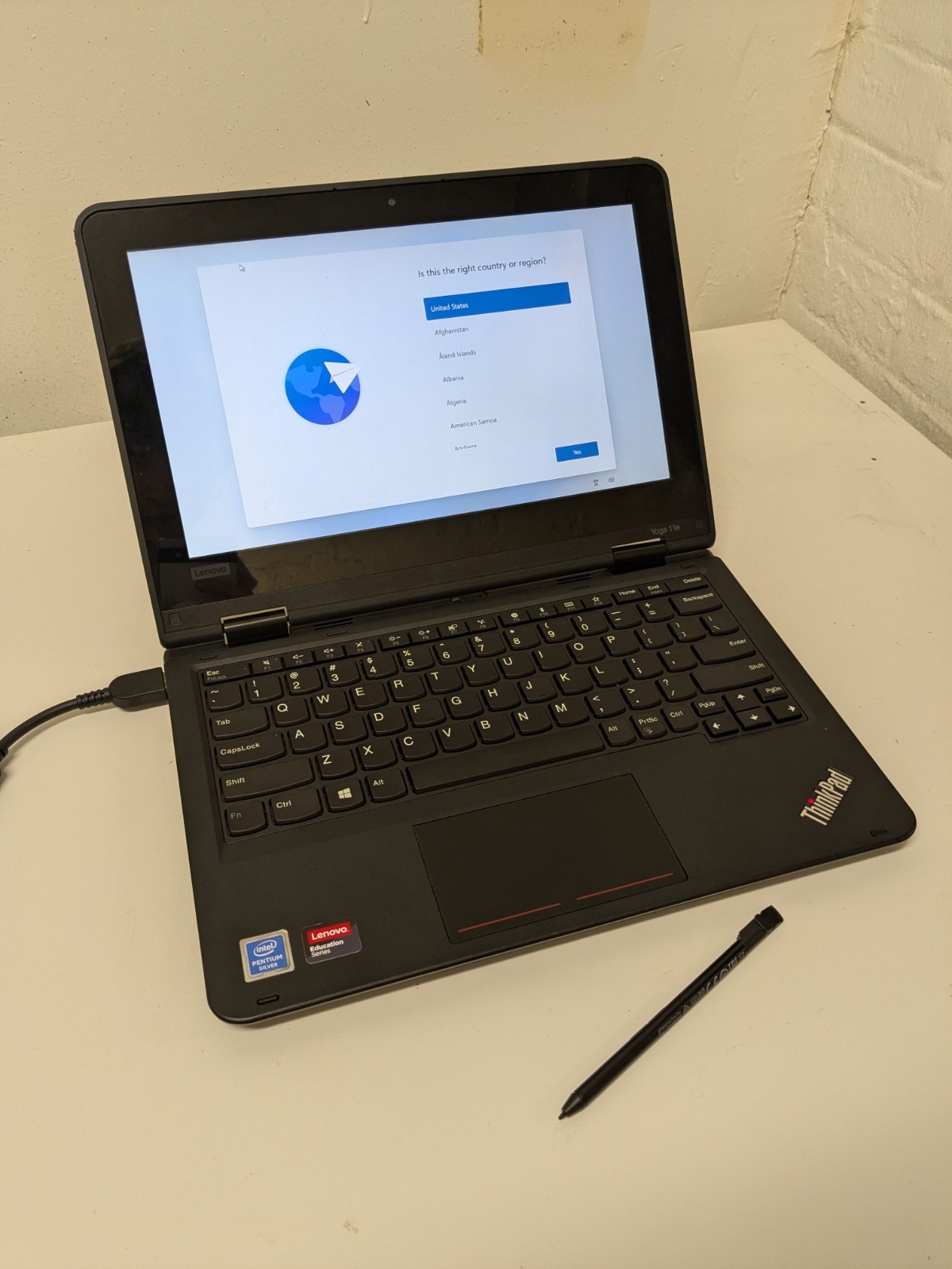Lenovo ThinkPad 11e Yoga 6th Gen 11.6″ M3-8100Y 8GB RAM 128GB SSD Win11 w/ Pen