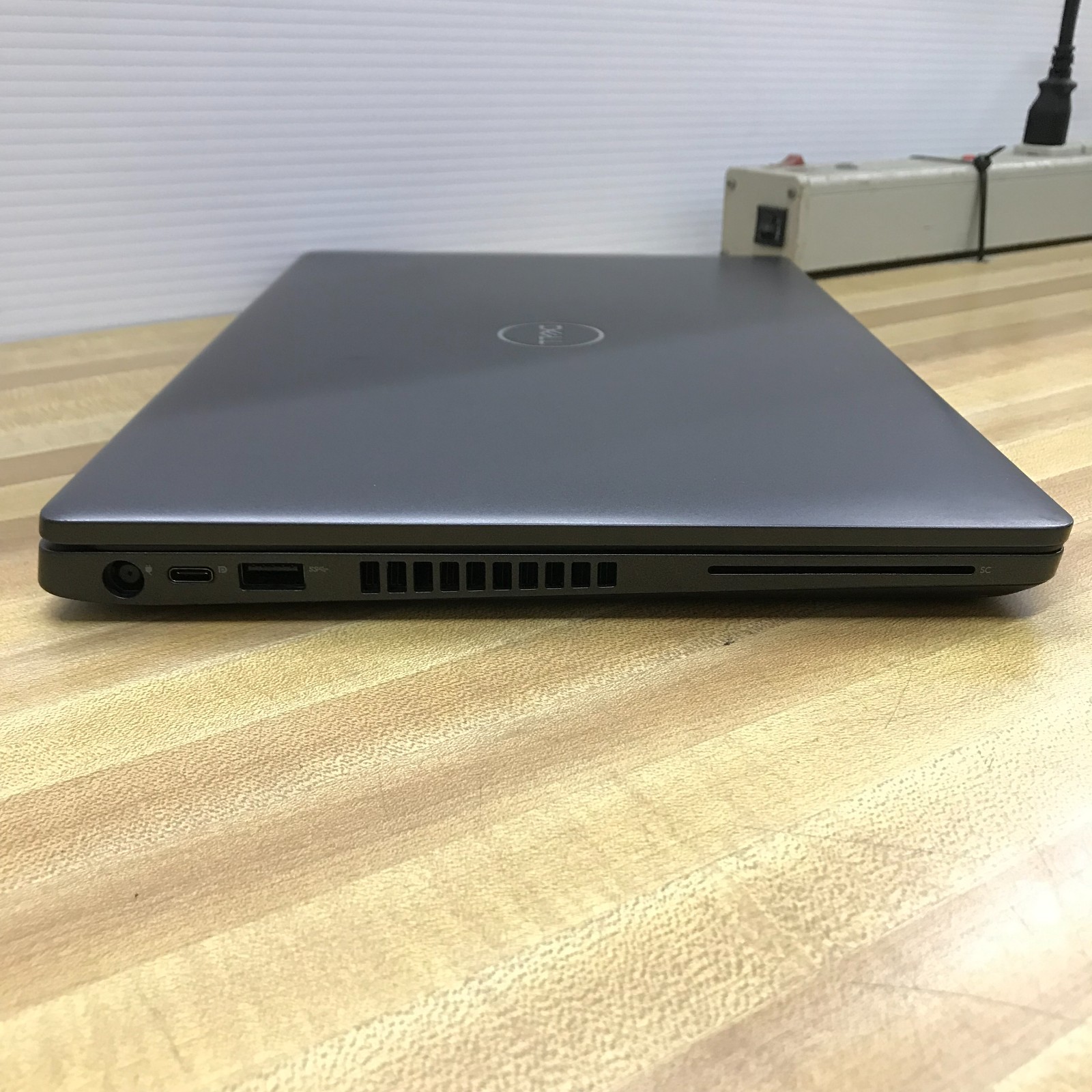Dell Latitude 5400 14″ Laptop i5-8365U 8GB RAM 256GB SSD (Windows 11 Pro)