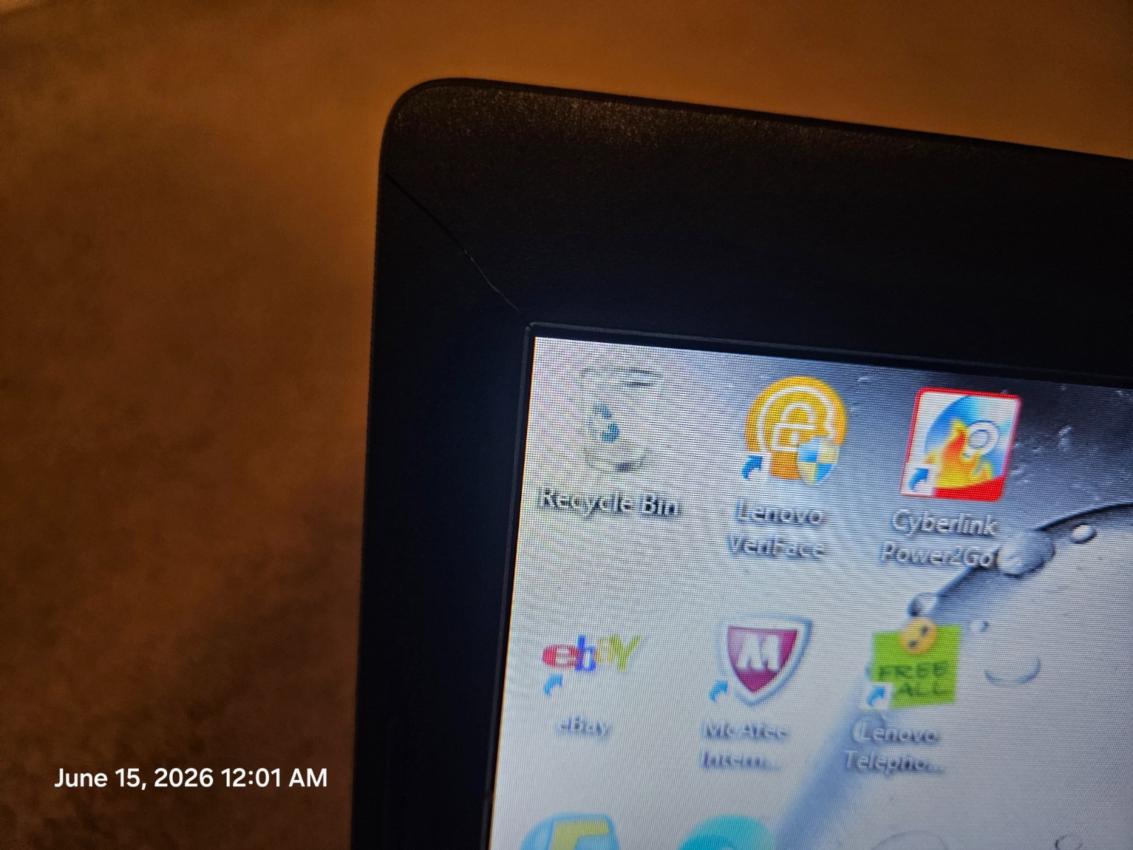 Lenovo G505-20240 AMD E1-2100 @ 1.0GHz, 4GB 320GB HDD, DVDRW, 15.6″ Windows 8