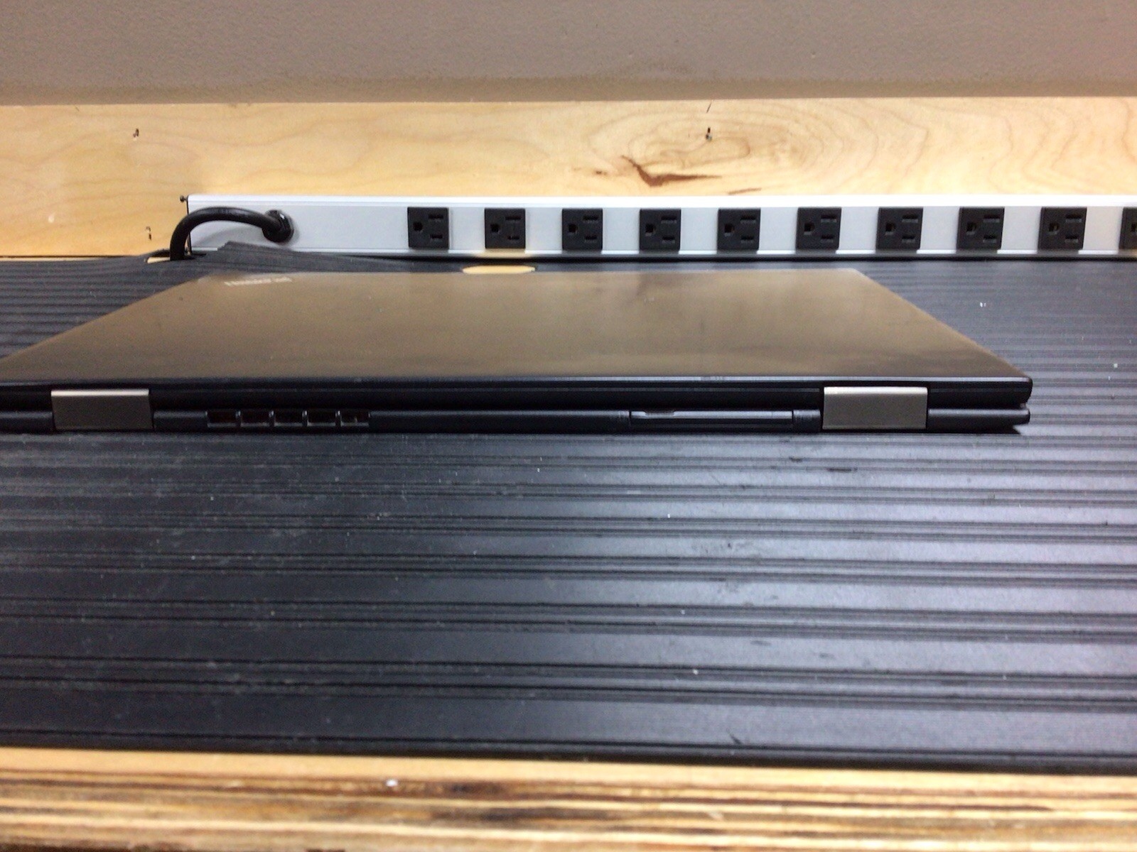 Lenovo X1 Carbon 4th Gen 14″ | i7-6600U@2.6 | 8GB RAM | No Drives/OS